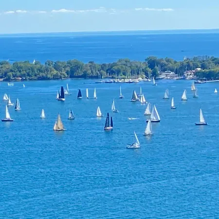 Million Dollar Lake-View - Harbourfront Spacious 2 Bedroom- 2 Bathroom Condo Across The Lake With Stunning Lake View With Free Parking!